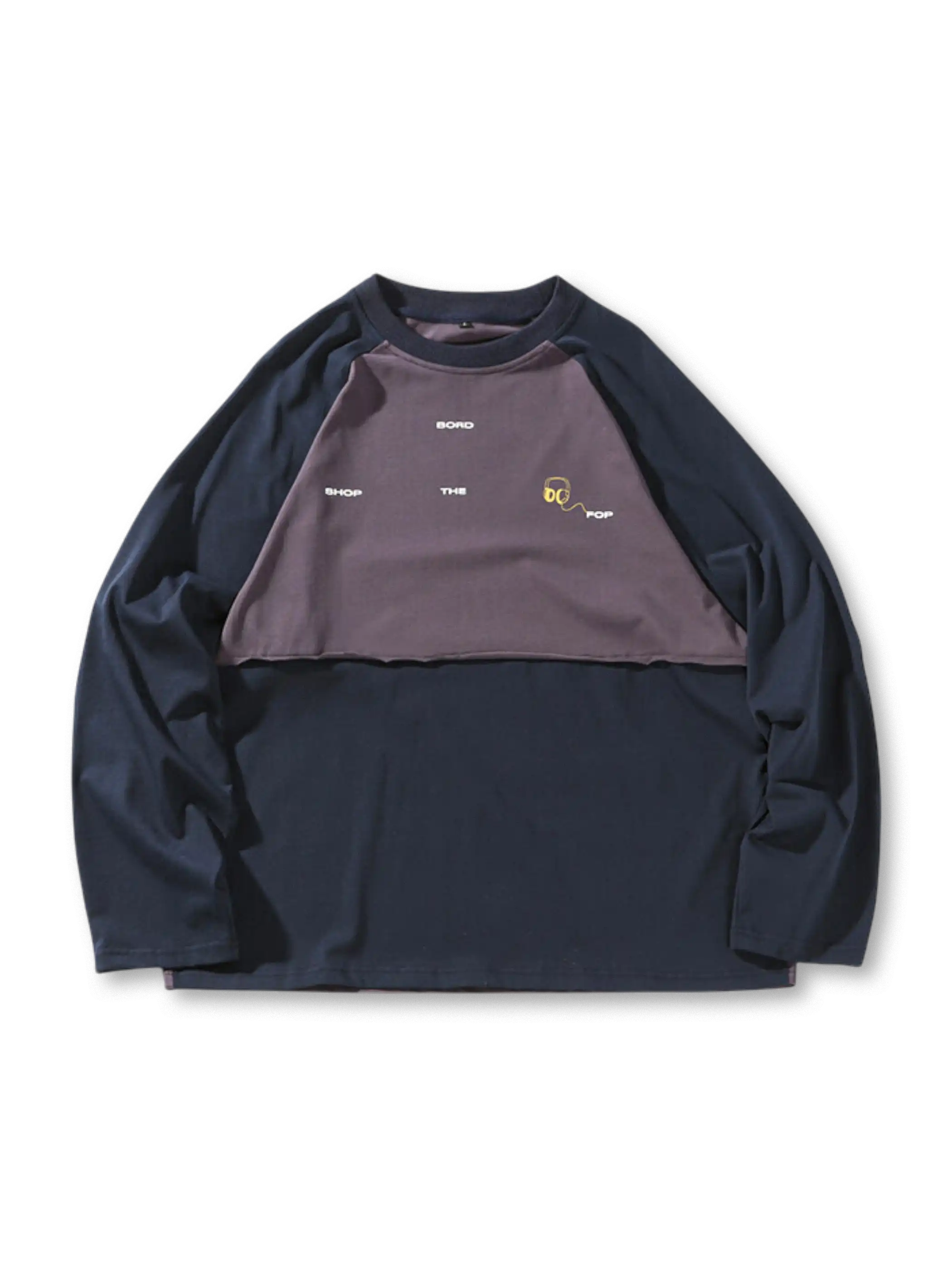 配色切り替えとロゴが特徴のコットン製ラグラン長袖Tシャツ。多用途に活躍する快適な一着。