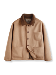 配色切替えの襟元が特徴的なラシャ素材ウールジャケット。