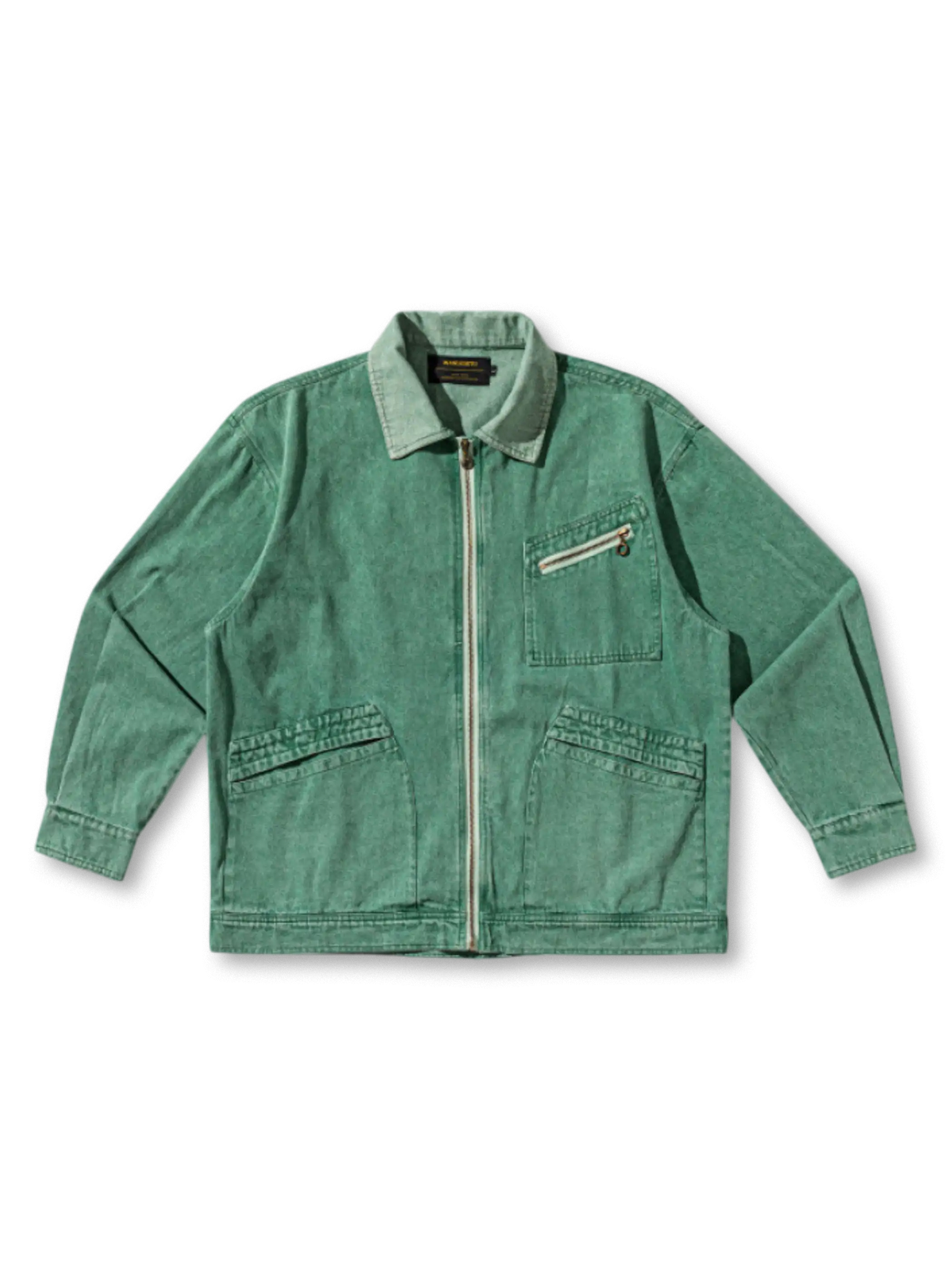 配色襟と胸ポケット、フロントジップが特徴のヴィンテージ風ワークジャケット。90%コットン・10%ポリエステル混紡で耐久性と軽さを兼ね備え、春秋シーズンに最適。ゆったりシルエットでデニムやチノパンと相性抜群。