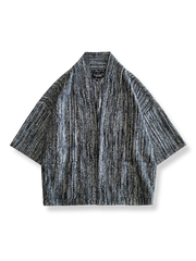 色織り生地で仕立てたゆったりシルエットのカーディガン袢纏。