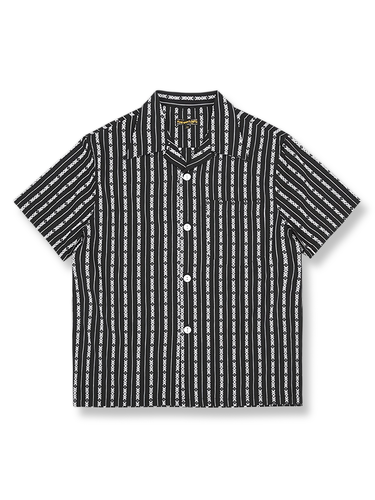 色織りジャカードでトーテム風ストライプを表現したキューバカラー半袖シャツ。
