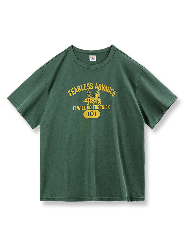 配色デザインとボクシングビーのプリントが施された半袖Tシャツ