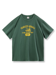 配色デザインとボクシングビーのプリントが施された半袖Tシャツ