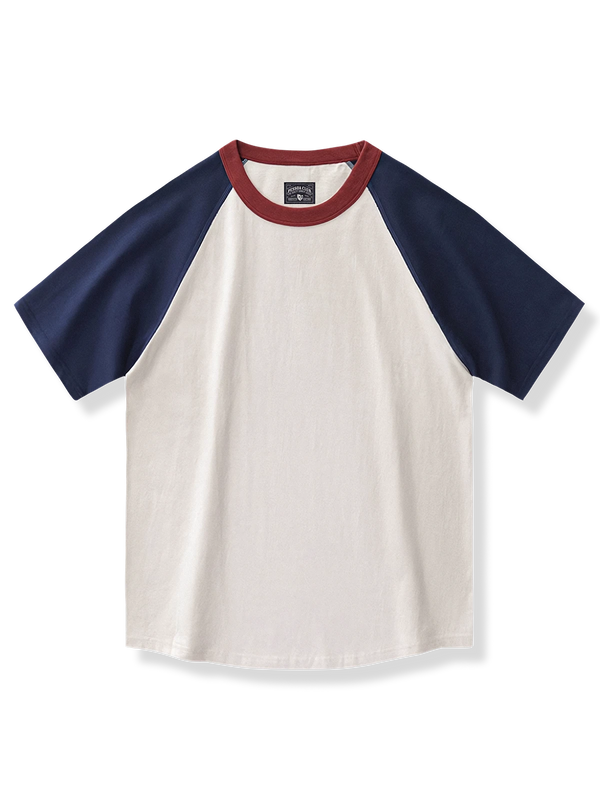カラーブロックのラグランスリーブTシャツ。