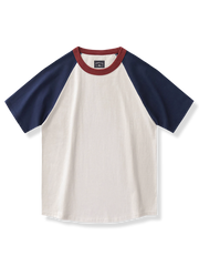 カラーブロックのラグランスリーブTシャツ。
