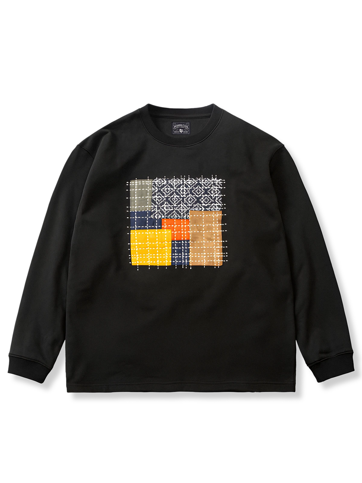 カラーブロックと刺し子刺繍を施した長袖Tシャツ。