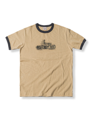 コントラストカラーの襟と袖リブにバイカープリントが施された半袖Tシャツ。