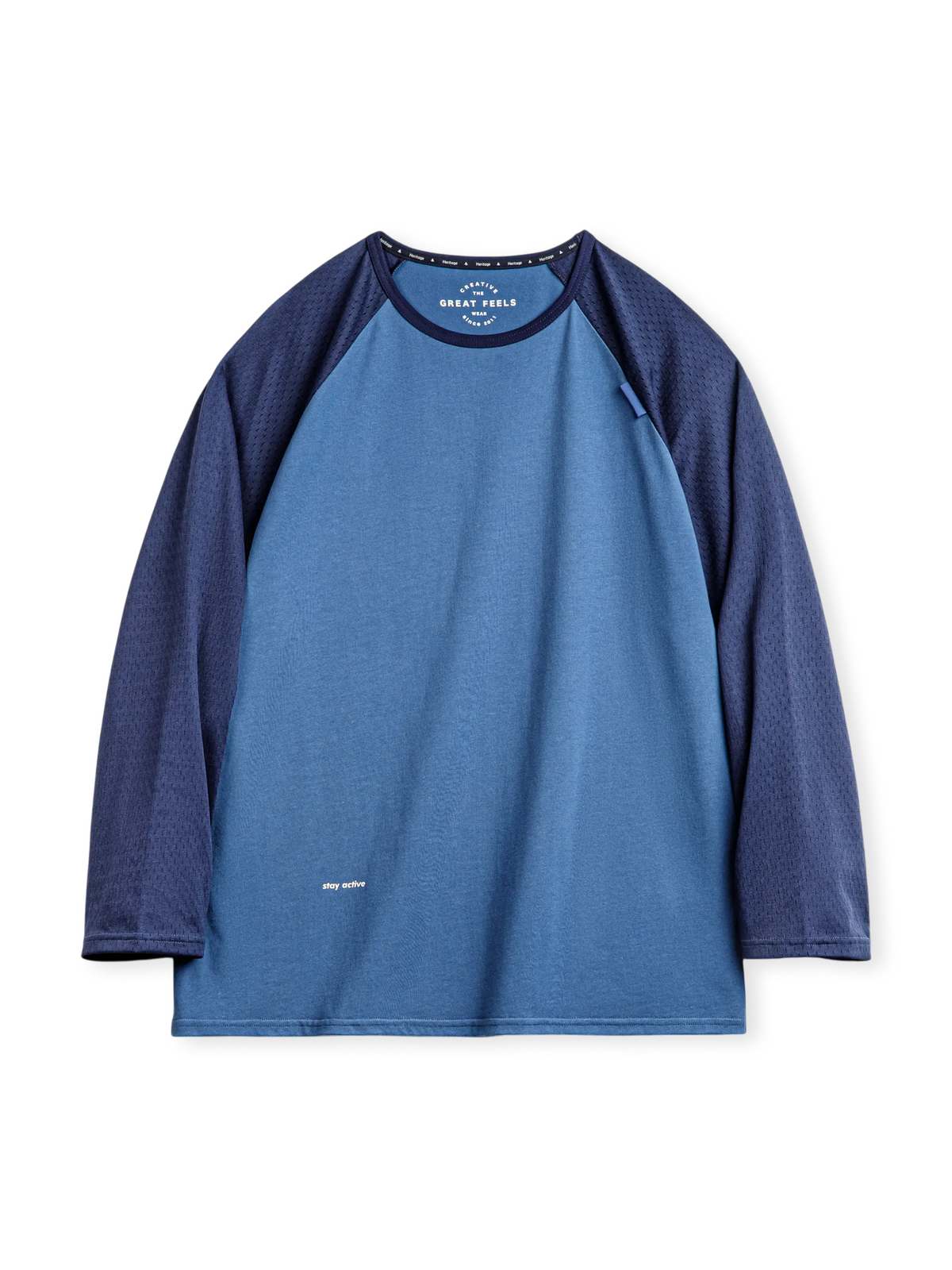 アメリカンストリートカルチャー着想のコントラストカラーとメッシュ袖パネル付き長袖Tシャツ。