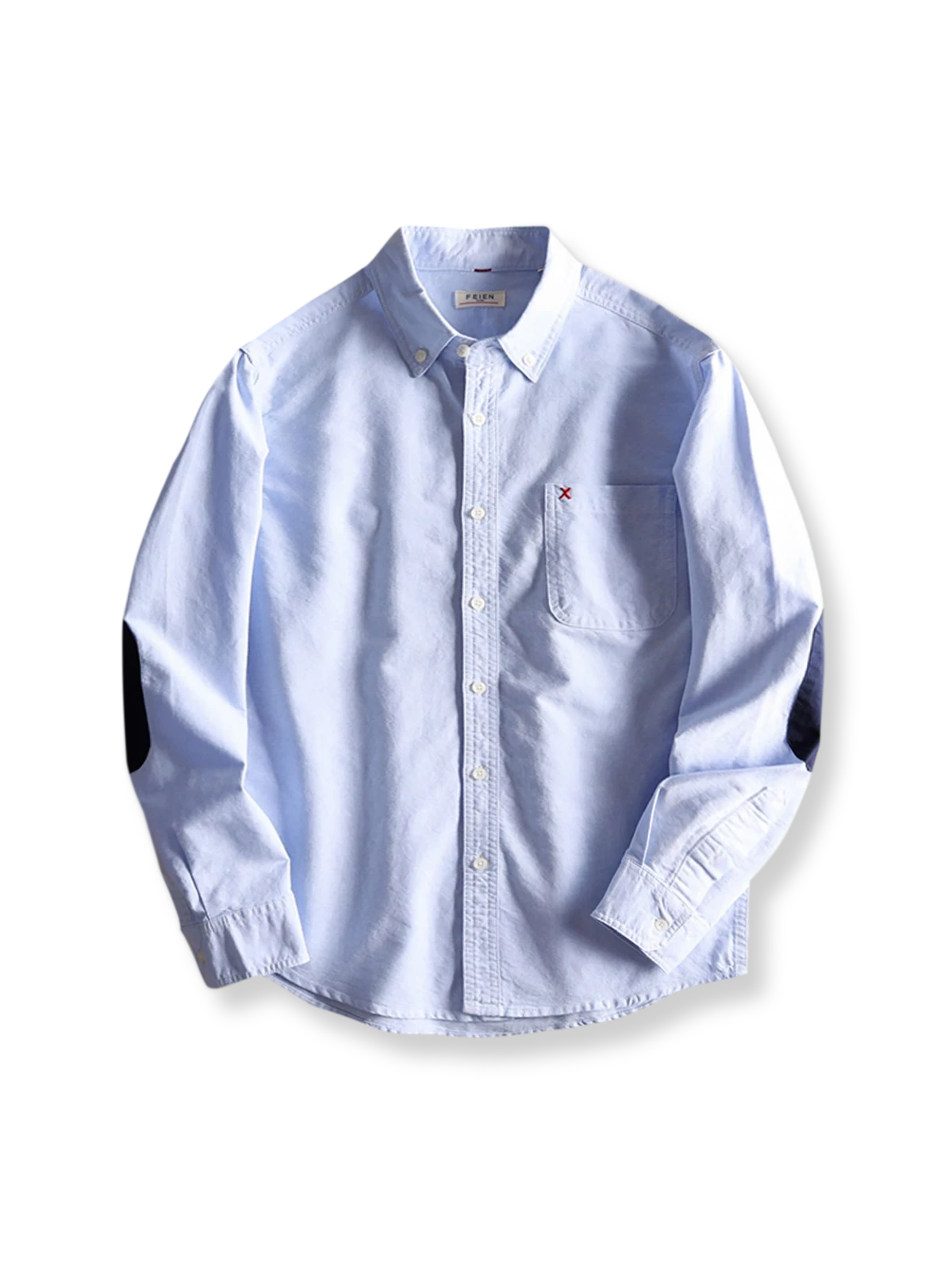 カラーブロックパッチとX刺繍ポケットが特徴の純綿オックスフォードシャツ。