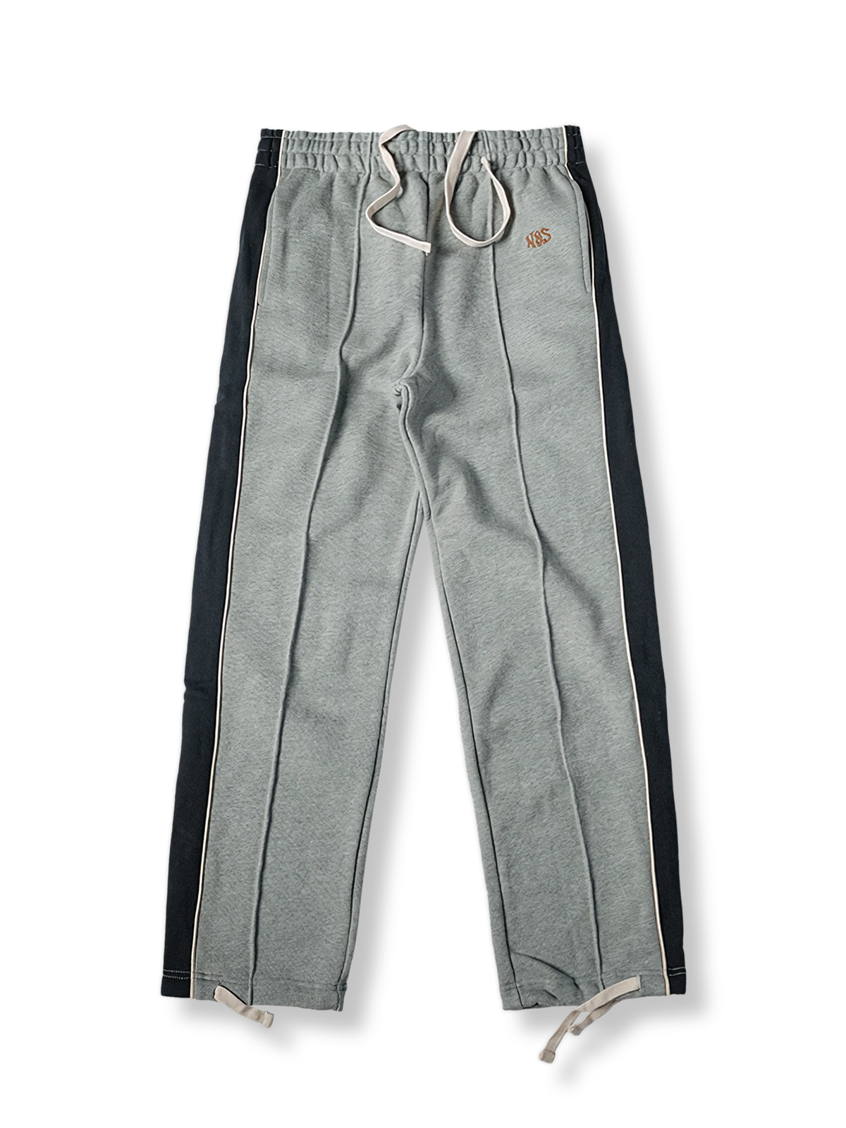 コントラストカラーのサイドパネルが特徴のヘビーウェイトスウェットパンツ。