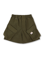 吸水速乾性に優れた“泡上”ポリエステル織物を使用した多ポケットカーゴショーツ