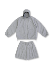 UPF50+防晒機能付きで携帯に便利なパッカブルジャケットとルーズパンツのセットアップ。涼しく快適な着心地。