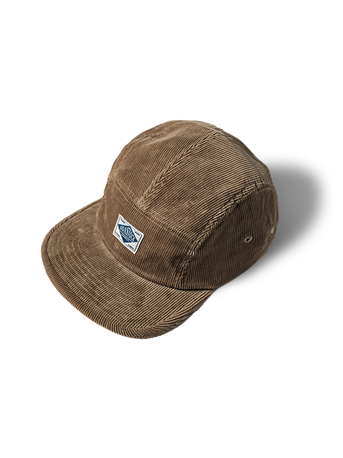コーデュロイ素材の五枚パネルキャップ、ブランドパッチ付き（2色展開）。