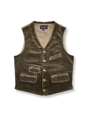 コーデュロイ素材とスリムフィットシルエットを備えたヴィンテージ風ベスト。果実風ボタンが特徴。