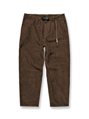 ヴィンテージ感漂う細畝コーデュロイのテーパードカジュアルパンツ