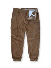 コーデュロイ素材のワークスタイルジョガーパンツ