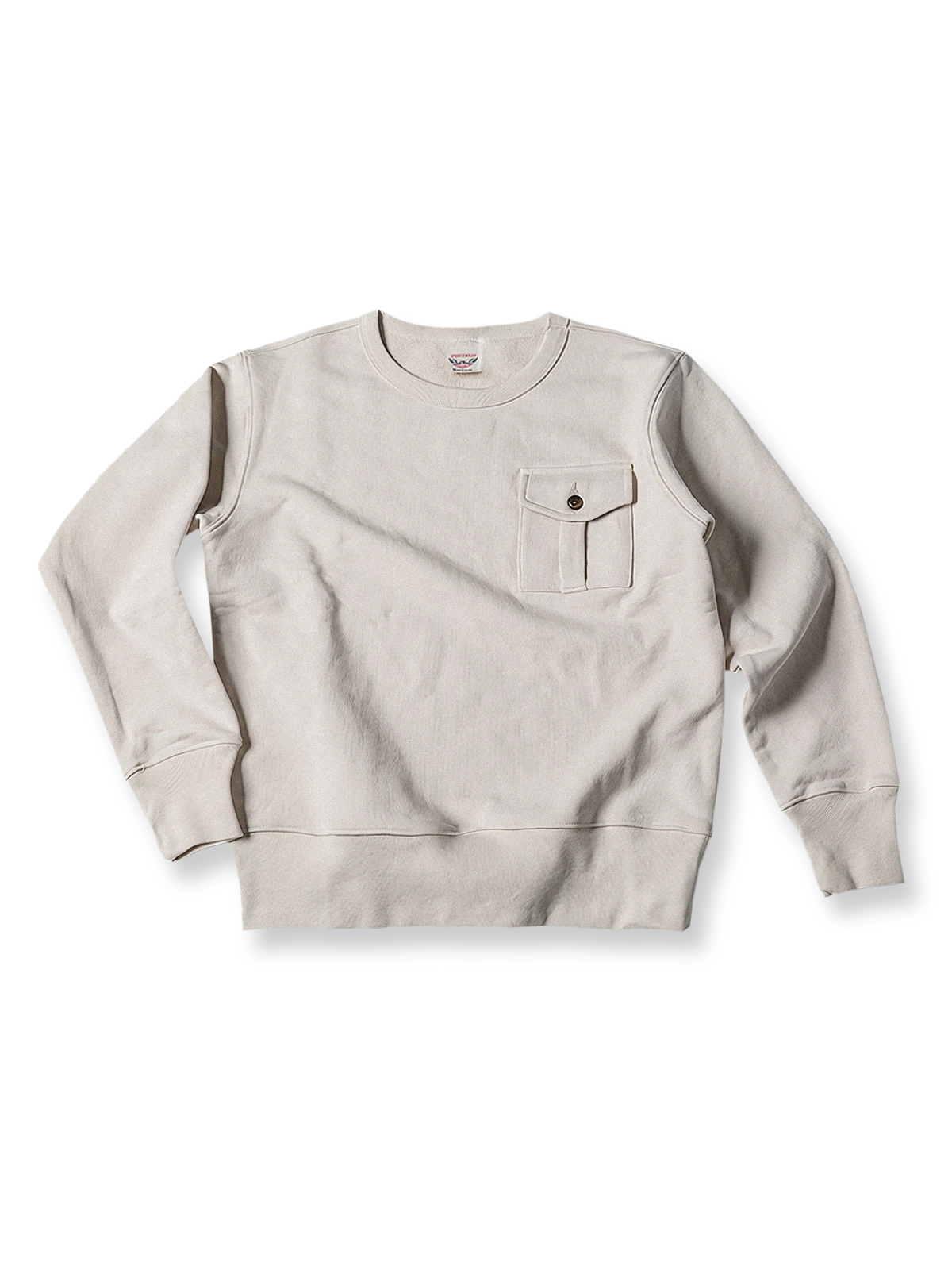 立体ポケットが特徴のクルーネックコットンスウェット。