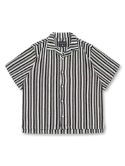 キューバカラーと縦ストライプ柄が特徴の通気性に優れた夏用シャツ