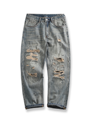 ダメージ加工とパッチワークリペアが特徴のコットンデニムパンツ。