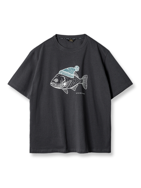 帽子をかぶった深海魚をベルベットプリントで施した厚手コットンTシャツ