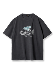 帽子をかぶった深海魚をベルベットプリントで施した厚手コットンTシャツ