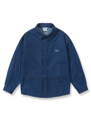 胸元に刺繍が映えるルーズフィットデニムシャツ