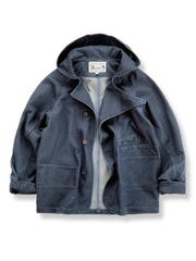 フード付きのコットンデニムコート。