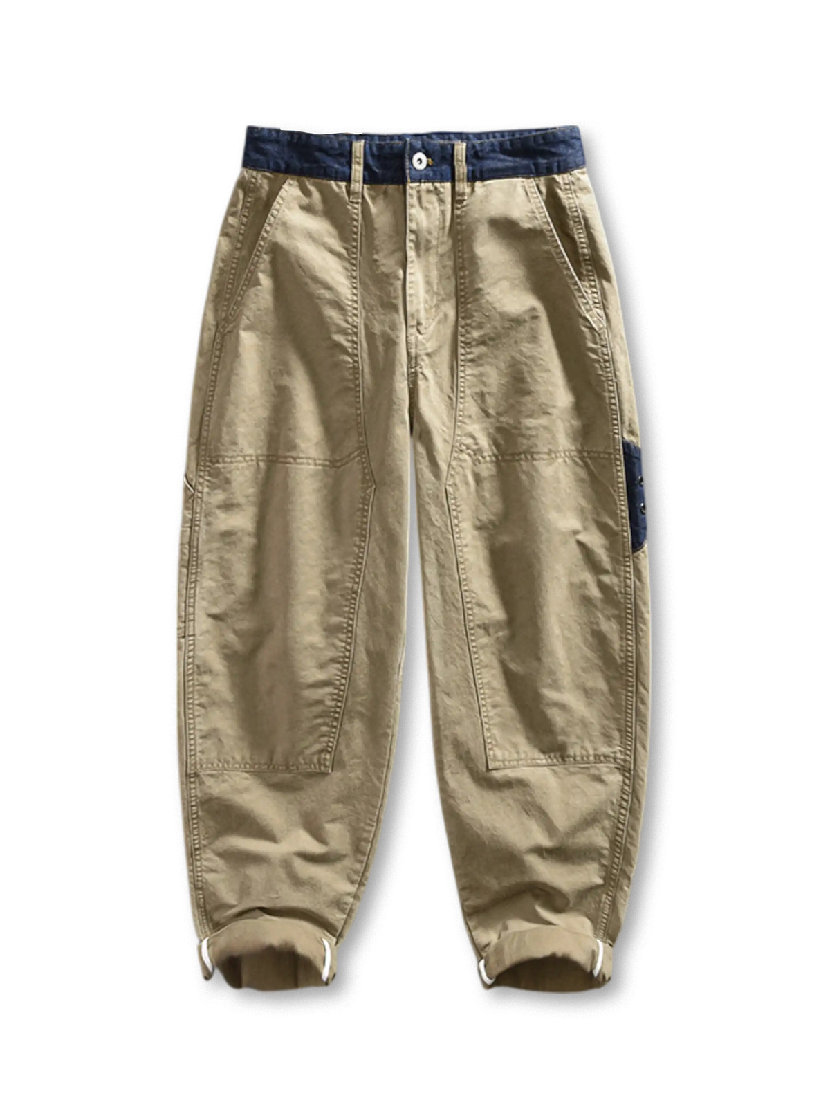 インディゴデニム切替と補強パッチが特徴のカーゴジョガーパンツ、実用性とヴィンテージ感を両立