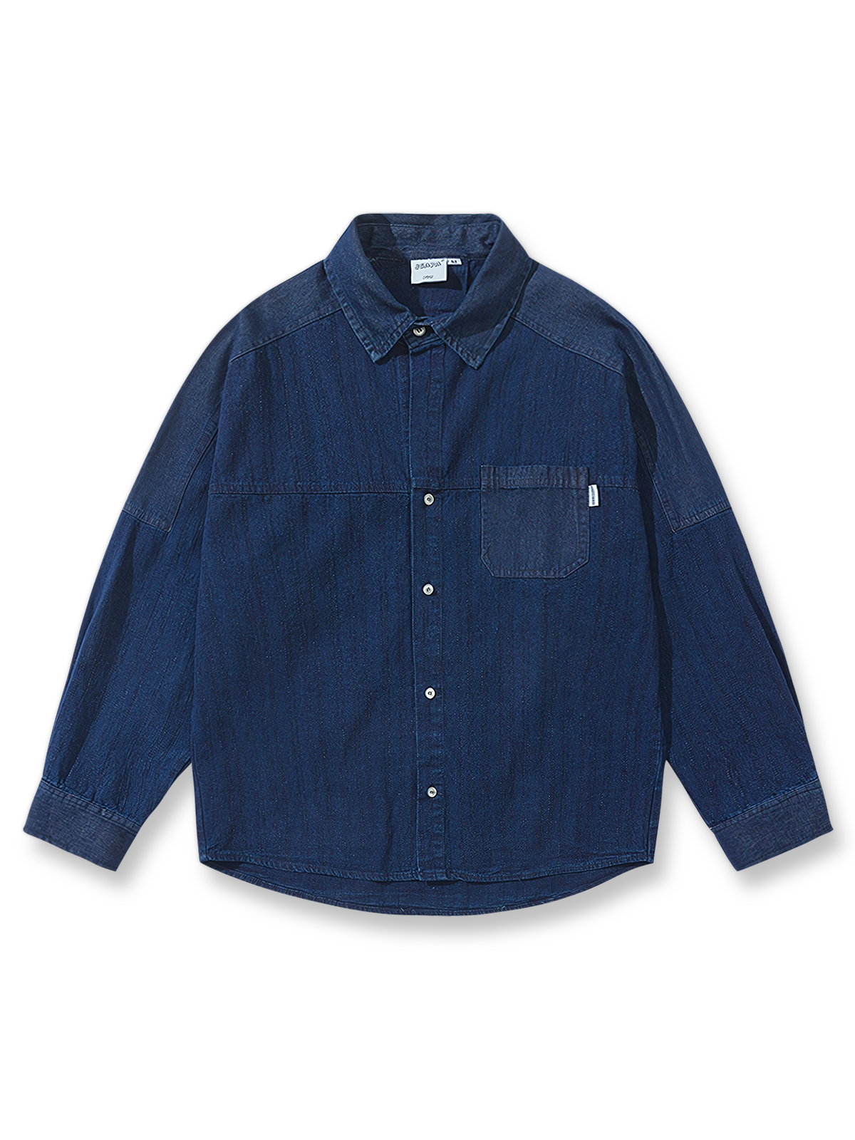 藍染の伝統技術とパッチワークが融合したデニムシャツ