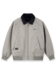 デニムパッチワーク襟のレイヤード風中綿ジャケット。ポリエステル3層構造で保温・耐久性を両立。