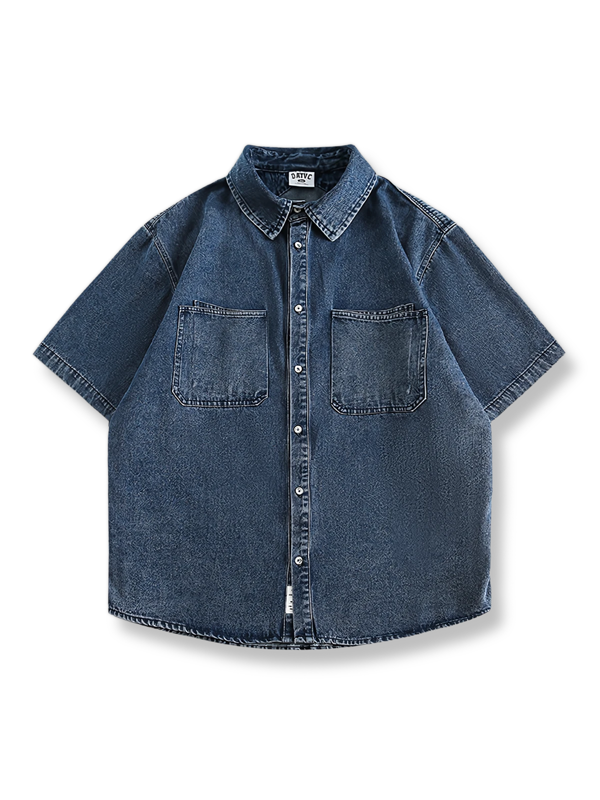ダークデニム素材のクラシックなダブルポケット半袖シャツ。