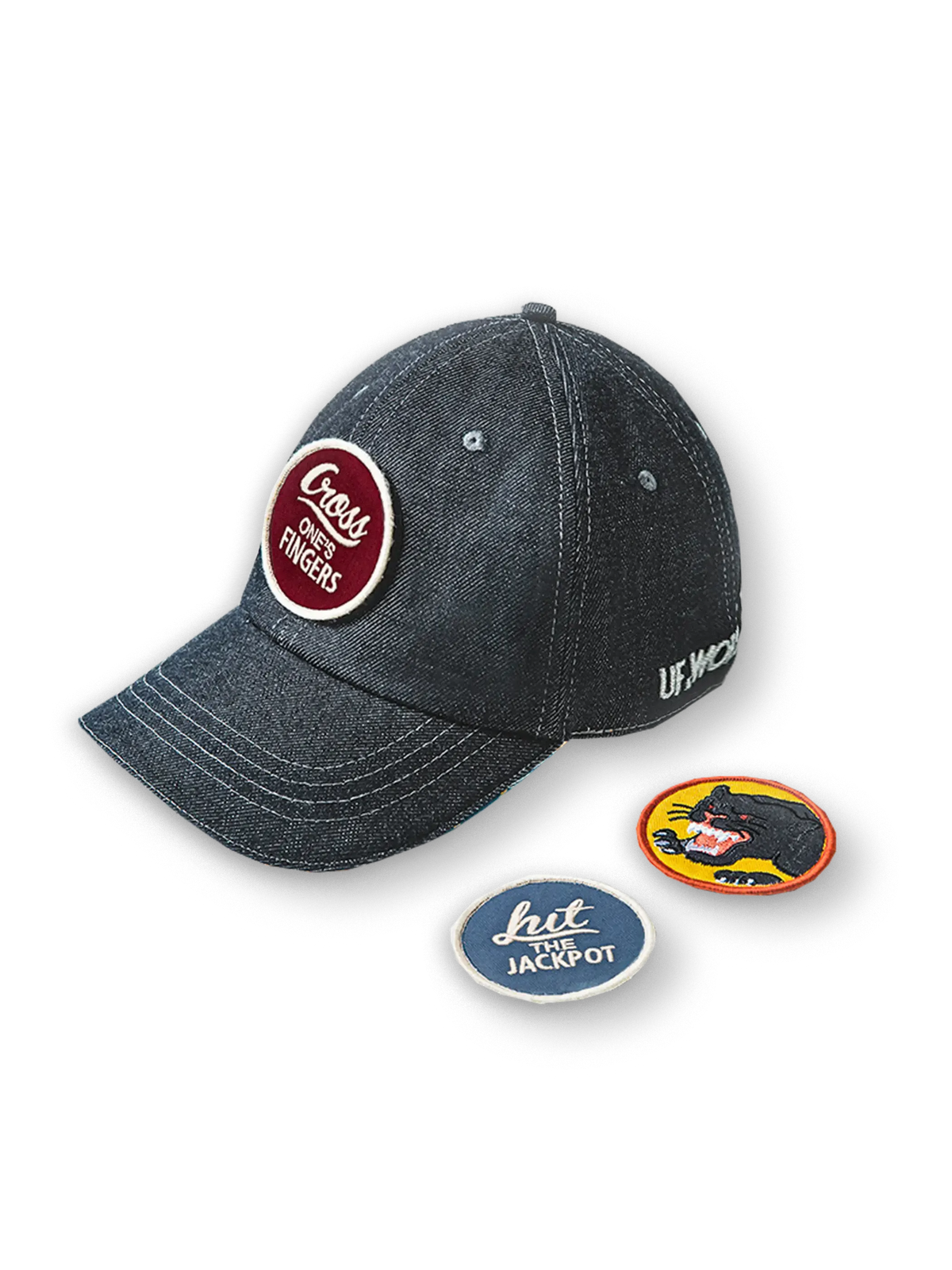 13.5oz高密度デニム生地のクラシック6パネルキャップ。マジックテープ式刺繍ワッペン付きでカスタマイズ可能。ヴィンテージプリント加工のツバ裏が特徴のベースボールキャップ。