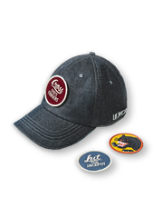 13.5oz高密度デニム生地のクラシック6パネルキャップ。マジックテープ式刺繍ワッペン付きでカスタマイズ可能。ヴィンテージプリント加工のツバ裏が特徴のベースボールキャップ。