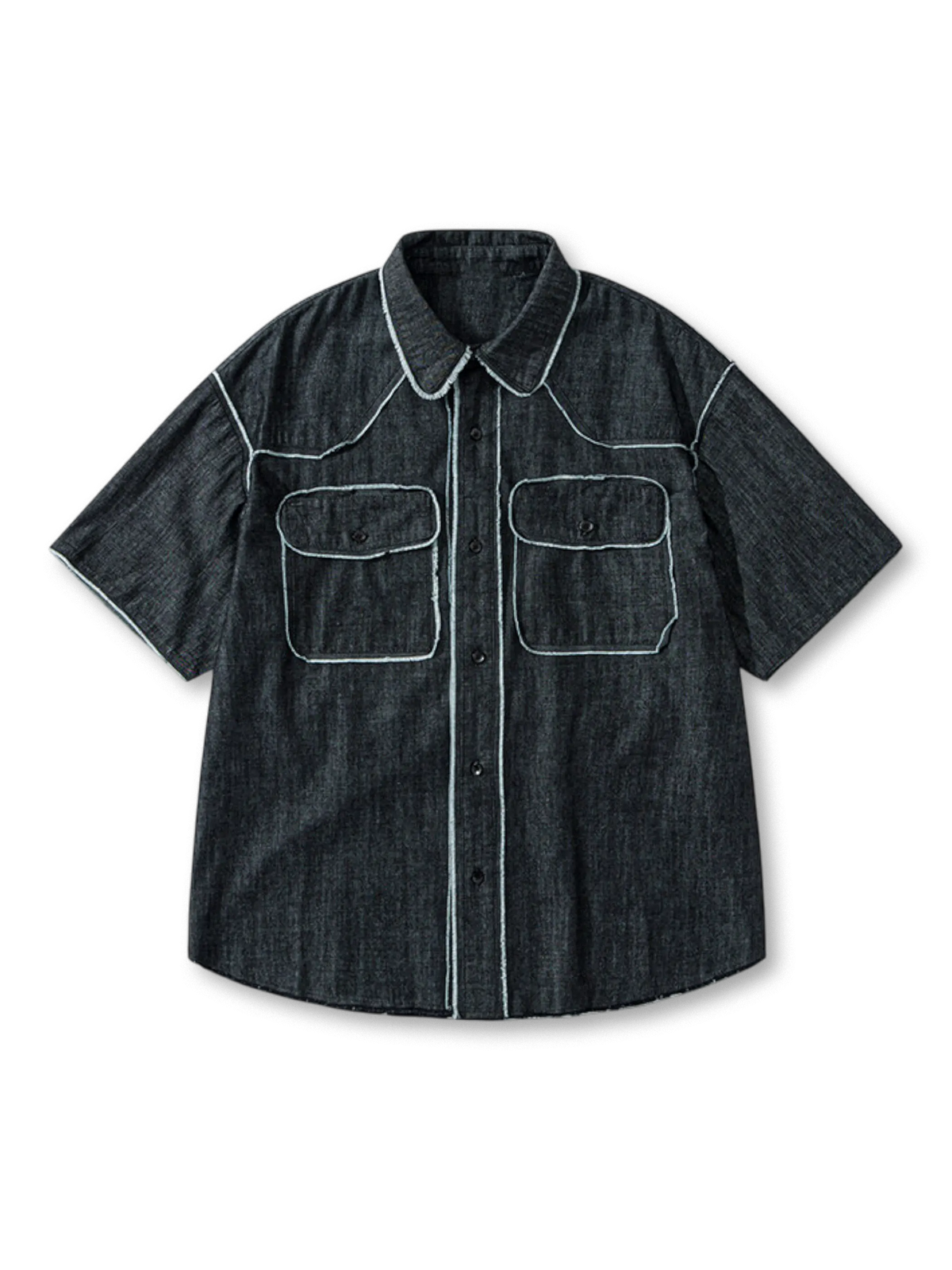 洗い加工による色落ちとほつれステッチが特徴のデニム半袖シャツ