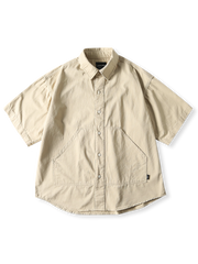 ダイアゴナルポケット付き半袖シャツの前面が見える商品画像