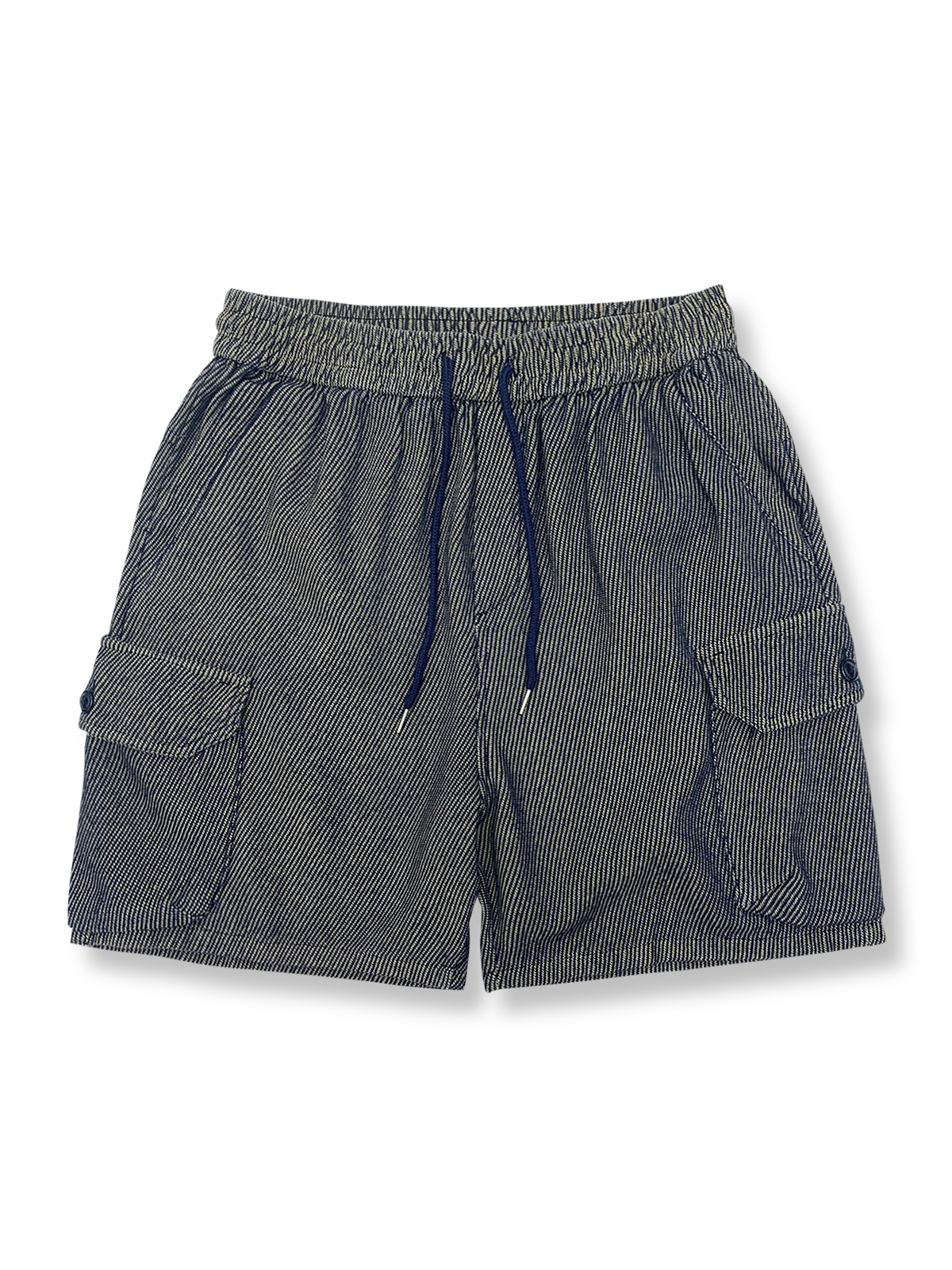 斜め織りデニム生地と複数の立体ポケットが特徴のワイドレッグワークショーツの全体像。