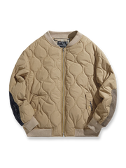 ダイヤ柄キルティングと異素材肘パッチが特徴の軽量高保温スタジャン。リブ編み仕様で快適。