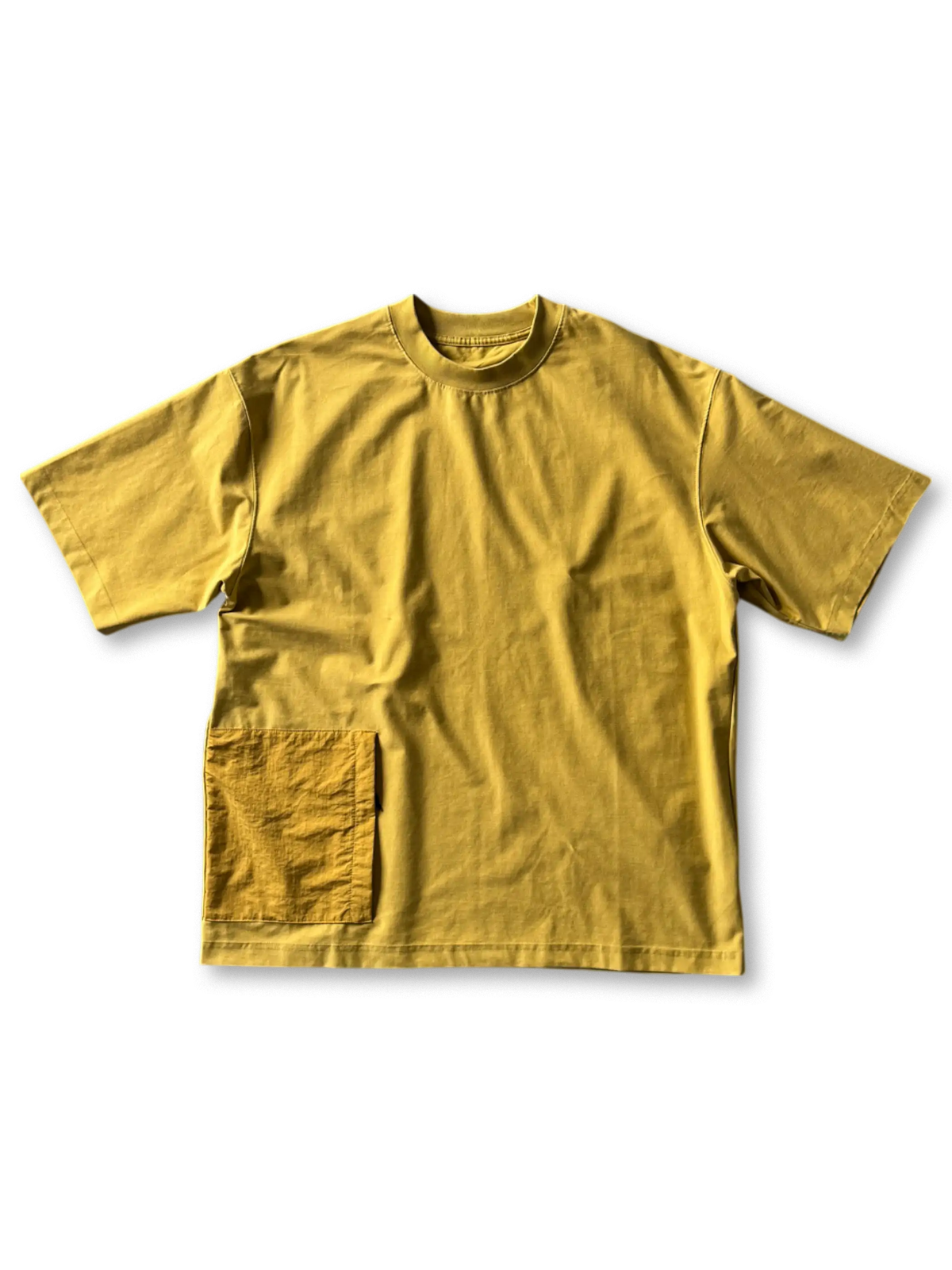 二段階ウォッシュ加工と大きなサイドポケットが映えるワイドTシャツの前面全身ビュー