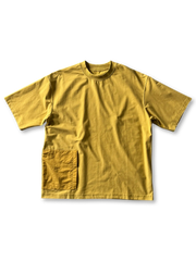 二段階ウォッシュ加工と大きなサイドポケットが映えるワイドTシャツの前面全身ビュー