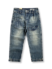 ダブルバックルと多機能ポケットが特徴のヴィンテージデニムパンツ