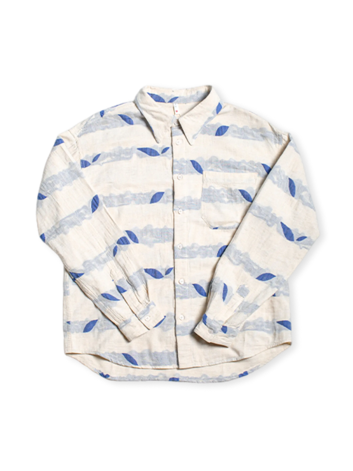 180g二重シャー織綿麻混紡生地使用のルーズシルエットシャツ。フラット縫製と厚手裏地付き。