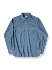 両胸ダブルパッチポケットとカーブヨークが特徴のリラックスフィットカウボーイシャツ。