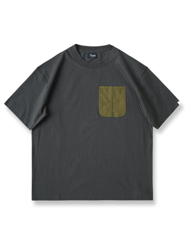 ミリタリーポケットとダブルステッチ補強が施されたヘビーウェイト半袖Tシャツ