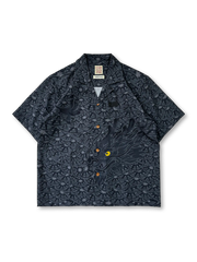 龍のオリジナルプリントとゆるやかなキューバカラーが特徴のポリエステル素材キューバシャツ。