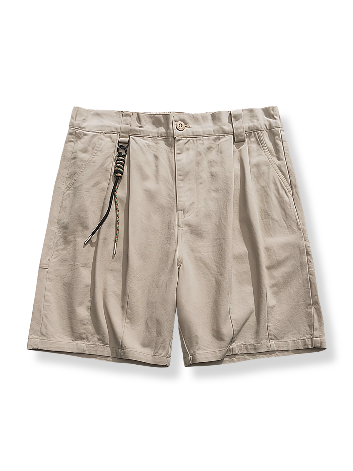 ドローストリングウエストとストレートシルエットが特徴のコットンショートパンツ。