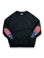 ドロップ型肘パッチが特徴のループバックコットンスウェット