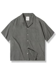  「ドロップショルダー コットン ヘンリーネック 半袖シャツ」春夏のカジュアルでワイルドな大人スタイルに最適なシャツ