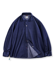 ドロップショルダーとターコイズビーズ装飾が特徴のネイビーTRデニムシャツ