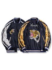 前後に虎刺繍が施された光沢サテンのリバーシブルスカジャン