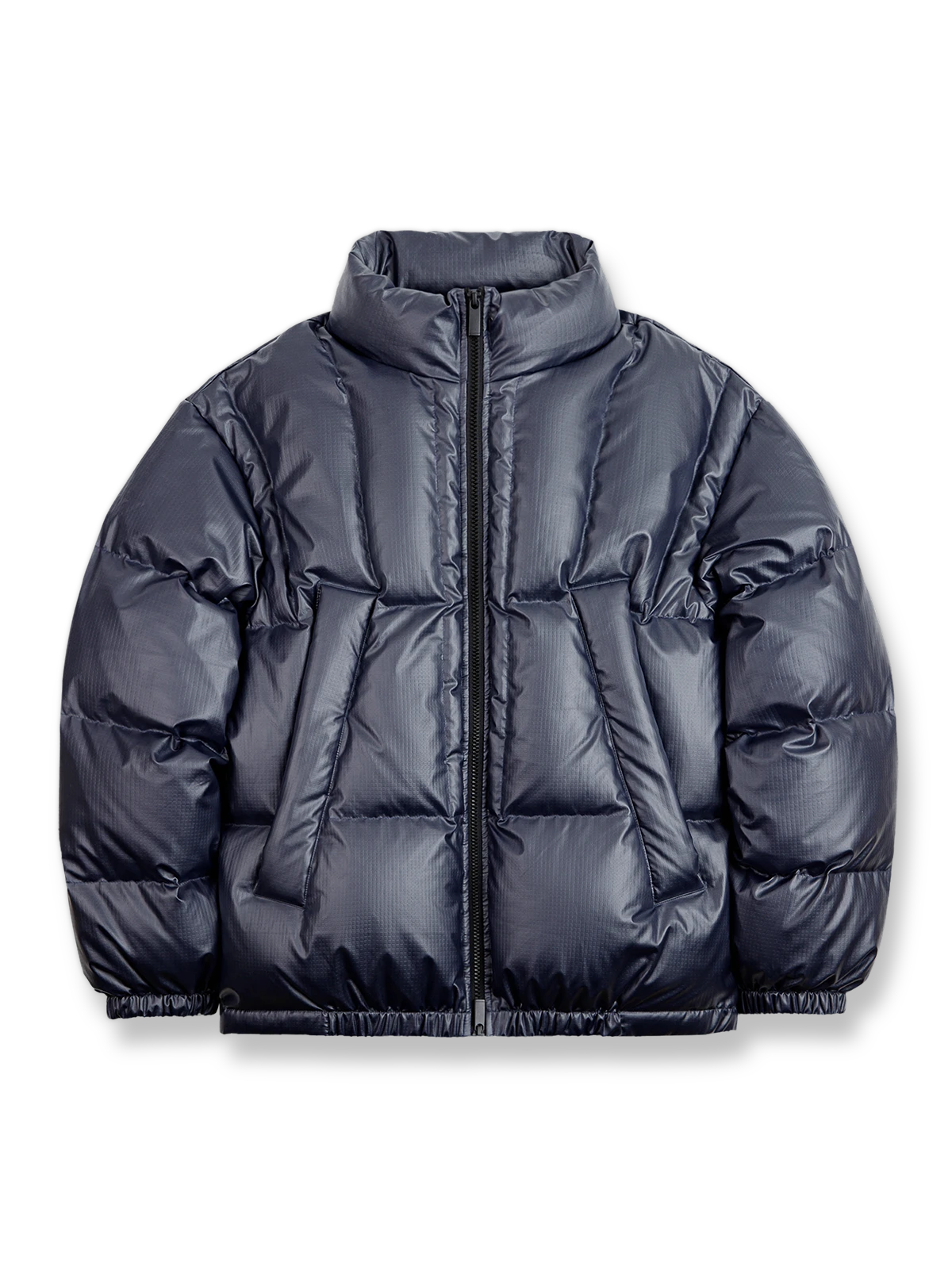 ミニチェック柄と高密度ダックダウンを使用したスタンドカラーダウンジャケット。